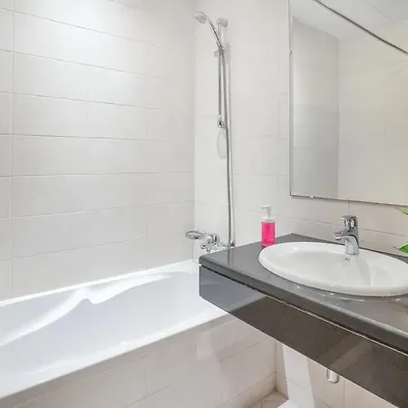 Excellent 2 Bedroom Beach Front Abu Dhabi Exterior photo
