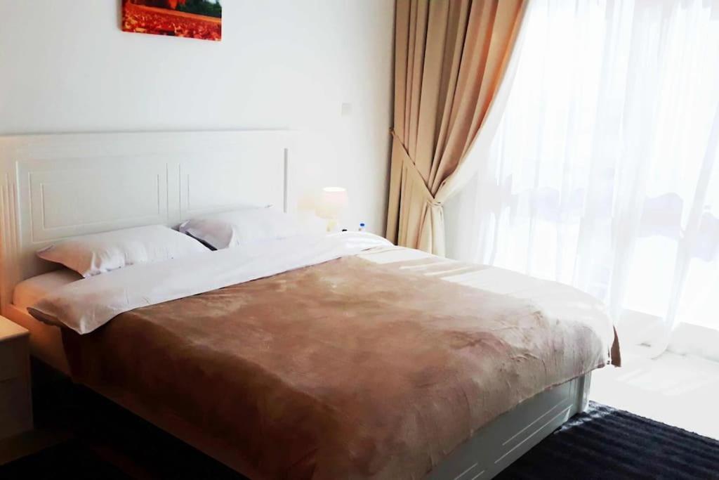 Excellent 2 Bedroom Front *