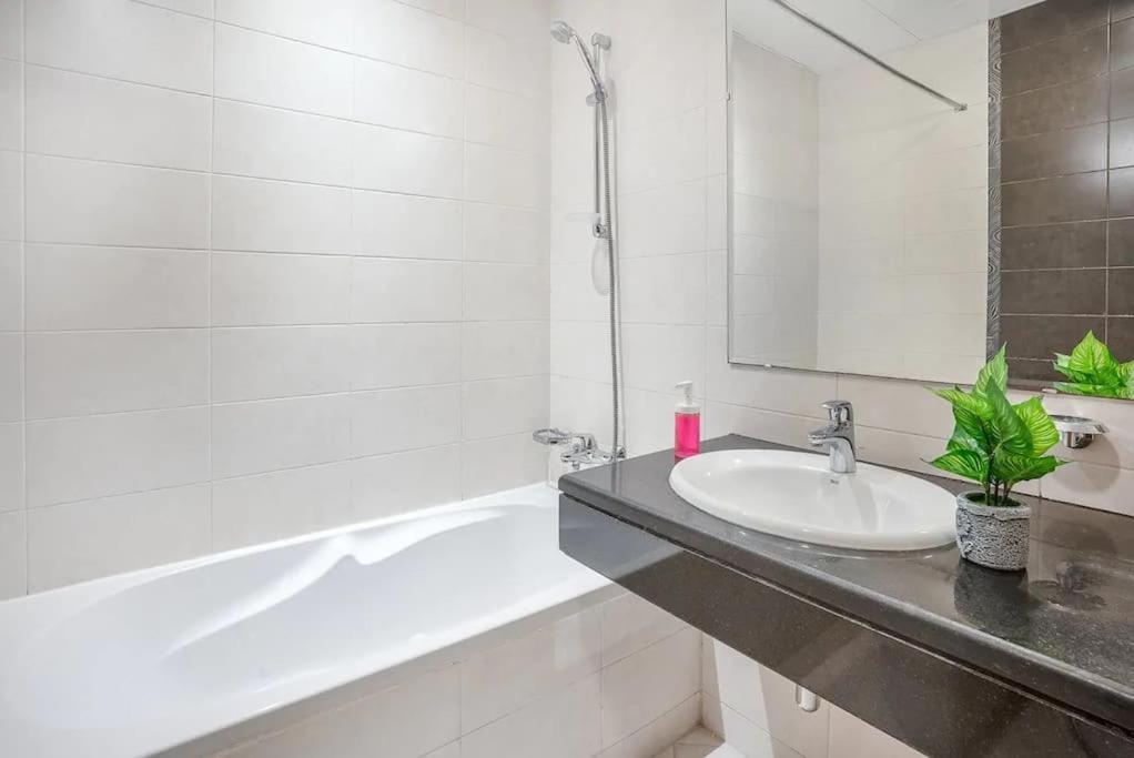 Apartment Excellent 2 Bedroom Front *